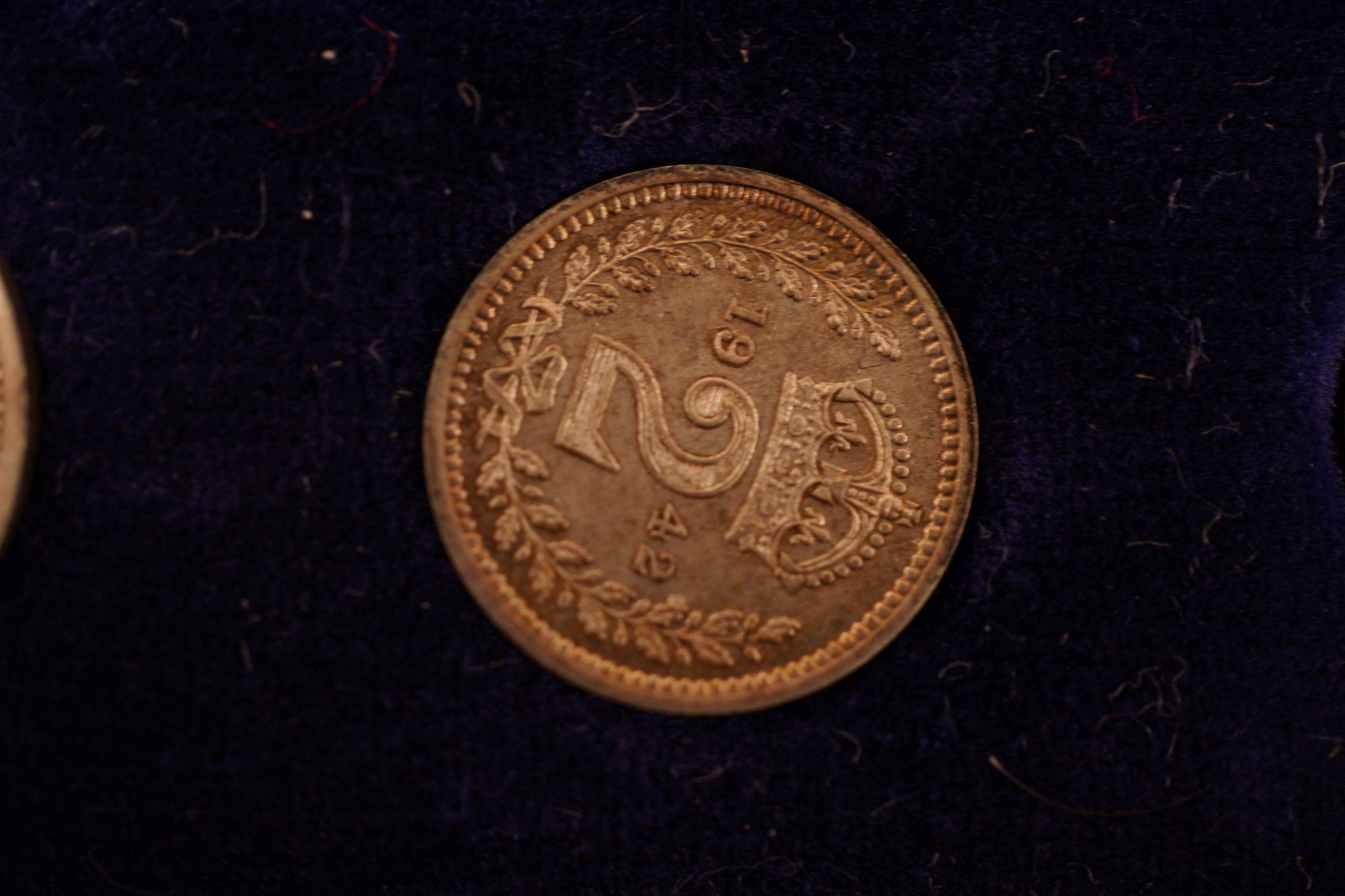 A cased George VI Maundy money set 1942